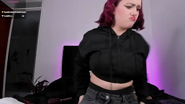 Snapshot of raven__white1 chatting on 02-14-25, 03:43 raven white1 online show from 02-14-25, 03:43