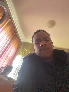 Snapshot of snotLoud chatting on 06-11-26, 02:03 snotLoud online show from 06-11-26, 02:03