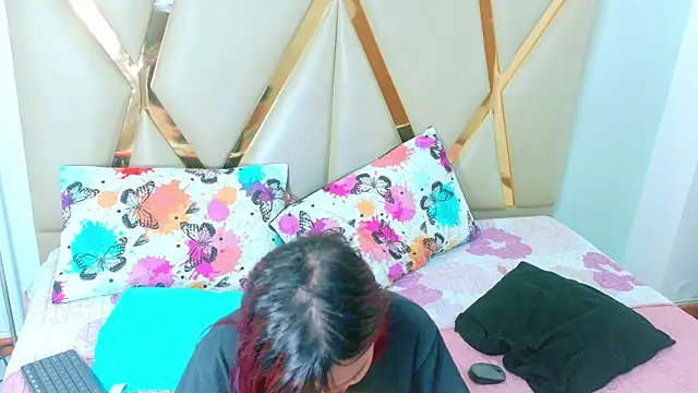 Snapshot of hot-littlechill chatting on 10-20-25, 07:36 hot-littlechill online show from 10-20-25, 07:36