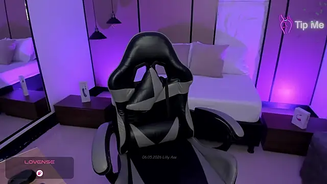 lilly ass  online show from 05-06-26, 01:04