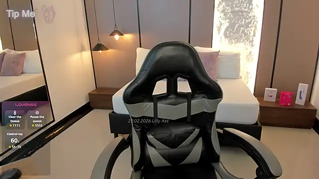 Snapshot of lilly_ass_ chatting on 02-25-26, 12:49 lilly ass online show from 02-25-26, 12:49