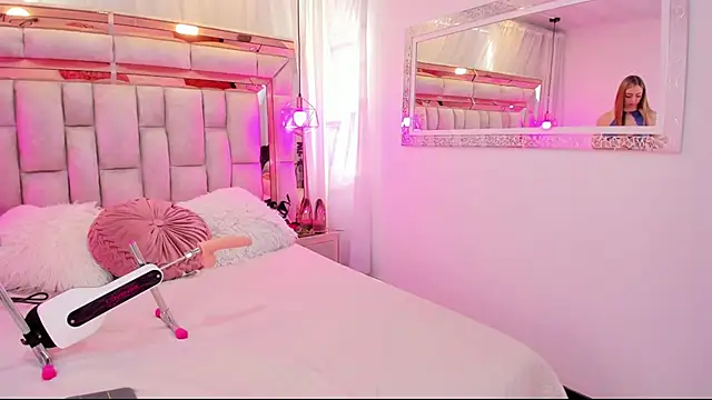 Katalina Evans online show from 12-15-25, 12:00