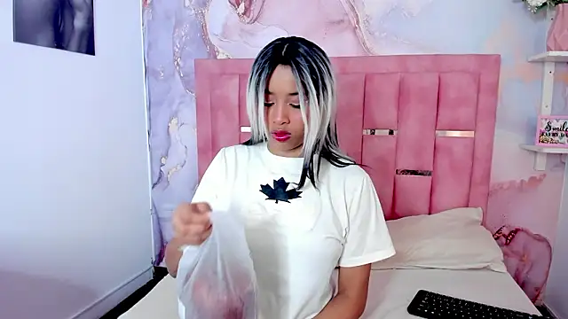 Snapshot of BrigitteRoy_ chatting on 02-15-26, 03:07 BrigitteRoy online show from 02-15-26, 03:07