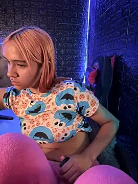 Snapshot of Isabellaa_Hot chatting on 02-04-25, 02:39 Isabellaa Hot online show from 02-04-25, 02:39