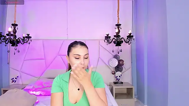 Aitana Hilton  online show from 09-24-25, 11:50