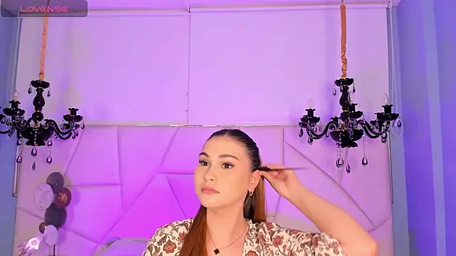 Aitana Hilton  online show from 10-08-25, 12:07