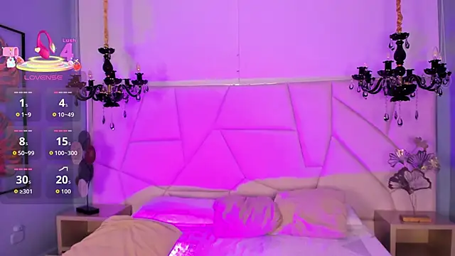 Aitana Hilton  online show from 11-12-25, 11:58