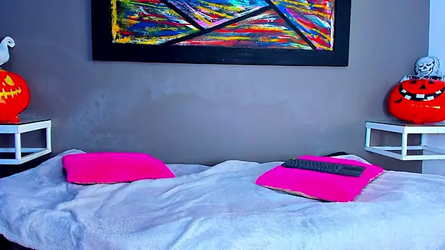 Charlotte curvy  online show from 10-31-25, 08:16