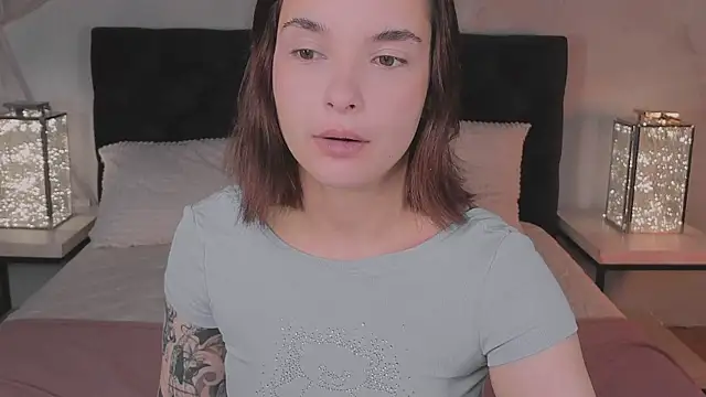 Snapshot of Bella_Alita chatting on 10-17-25, 08:32 Bella Alita online show from 10-17-25, 08:32