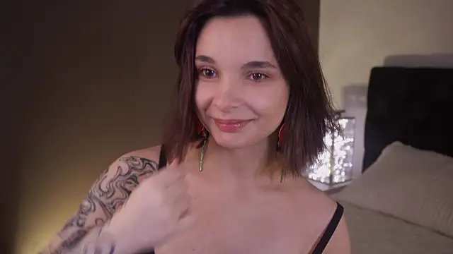 Snapshot of Bella_Alita chatting on 09-17-25, 08:33 Bella Alita online show from 09-17-25, 08:33