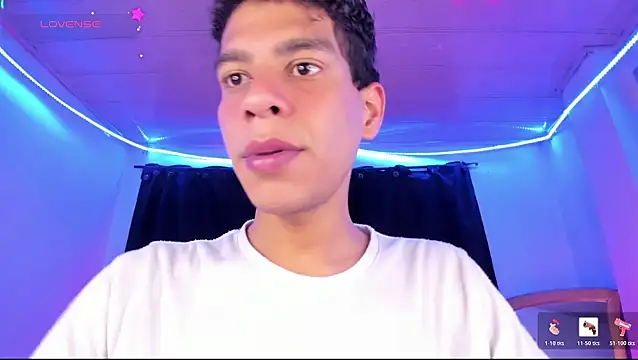 Snapshot of Ethan_Boyy chatting on 05-08-26, 10:35 Ethan Boyy online show from 05-08-26, 10:35
