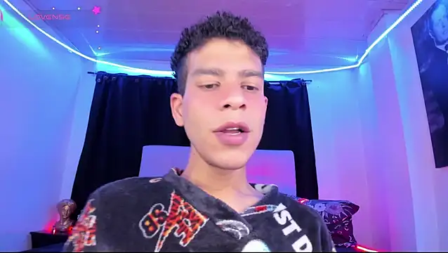 Snapshot of Ethan_Boyy chatting on 06-19-26, 06:03 Ethan Boyy online show from 06-19-26, 06:03