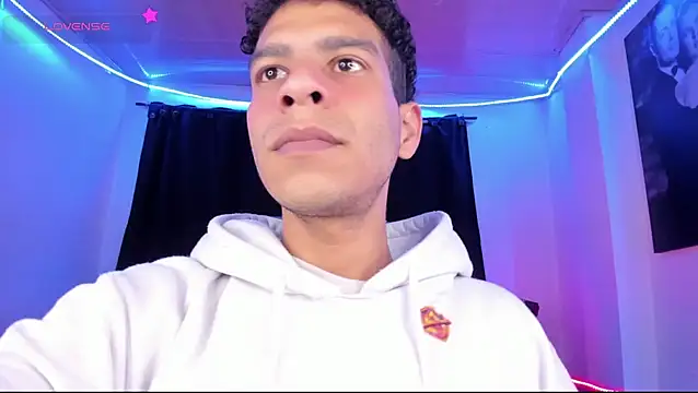 Snapshot of Ethan_Boyy chatting on 06-20-26, 03:50 Ethan Boyy online show from 06-20-26, 03:50