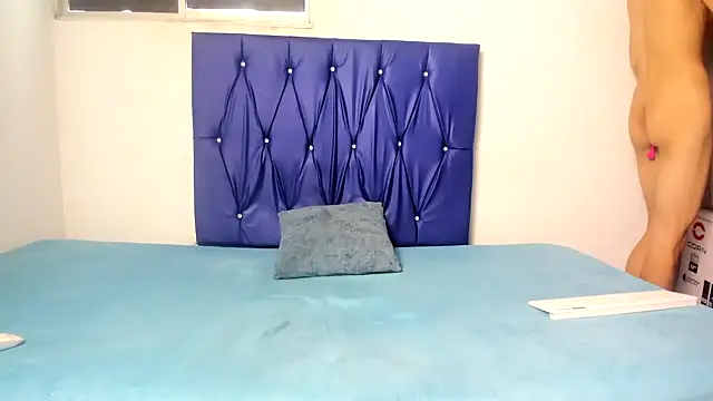 Latinos 2001 online show from 09-13-25, 02:17