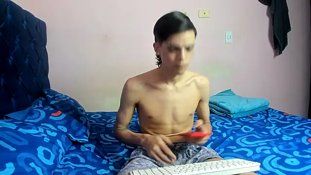 Latinos 2001 online show from 02-27-26, 04:51