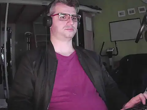 Snapshot of stary-w-kalesonach chatting on 09-10-25, 04:28 stary-w-kalesonach online show from 09-10-25, 04:28