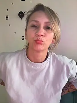 AtheneaRusell online show from 11-10-25, 10:04