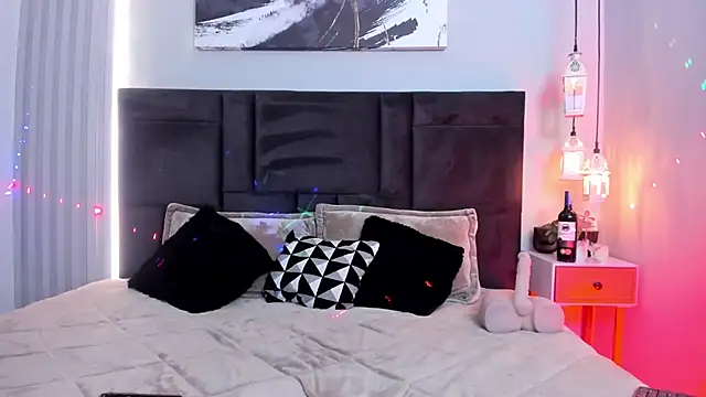 AtheneaRusell online show from 11-12-25, 09:18