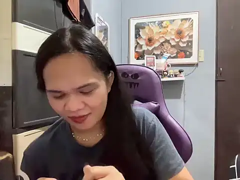 Snapshot of SophiaCourthaway chatting on 12-15-25, 11:10 SophiaCourthaway online show from 12-15-25, 11:10