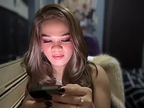 Snapshot of SophiaCourthaway chatting on 10-14-25, 04:29 SophiaCourthaway online show from 10-14-25, 04:29