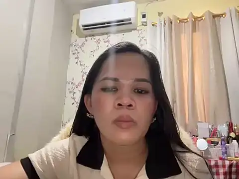 Snapshot of SophiaCourthaway chatting on 01-08-26, 11:33 SophiaCourthaway online show from 01-08-26, 11:33