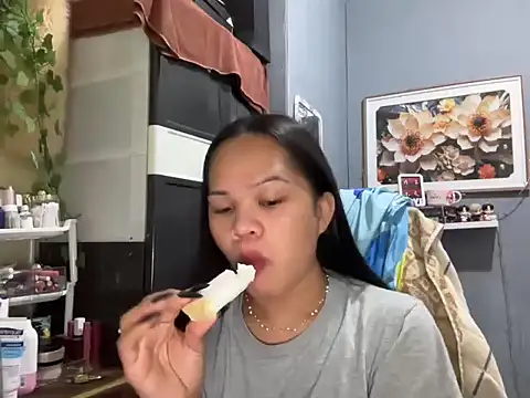 Snapshot of SophiaCourthaway chatting on 12-17-25, 09:47 SophiaCourthaway online show from 12-17-25, 09:47