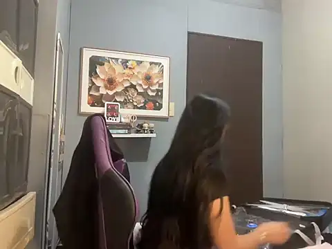 Snapshot of SophiaCourthaway chatting on 11-18-25, 05:49 SophiaCourthaway online show from 11-18-25, 05:49