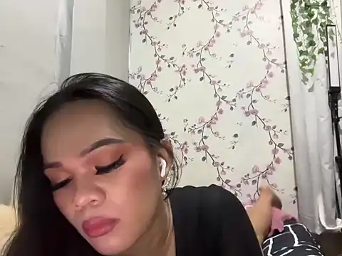 Snapshot of SophiaCourthaway chatting on 10-28-25, 01:32 SophiaCourthaway online show from 10-28-25, 01:32