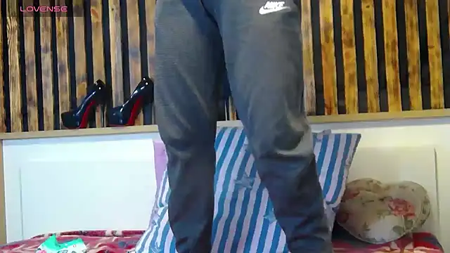 Snapshot of Tory_Lovi chatting on 09-27-25, 08:20 Tory Lovi online show from 09-27-25, 08:20