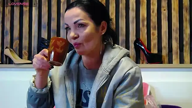 Tory Lovi online show from 02-06-26, 04:52