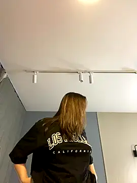 Snapshot of Kiss_My_Body chatting on 09-14-25, 04:07 Kiss My Body online show from 09-14-25, 04:07