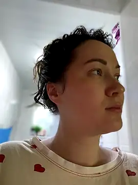 Snapshot of Kiss_My_Body chatting on 10-16-25, 09:39 Kiss My Body online show from 10-16-25, 09:39