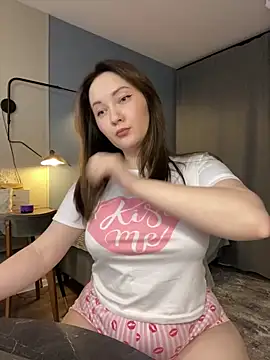 Snapshot of Kiss_My_Body chatting on 09-22-25, 04:46 Kiss My Body online show from 09-22-25, 04:46