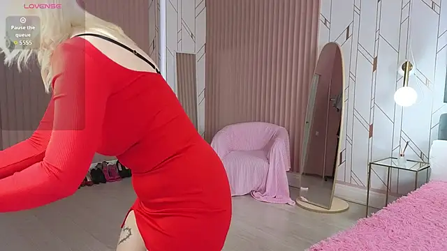 Eva  Summer online show from 10-13-25, 04:14