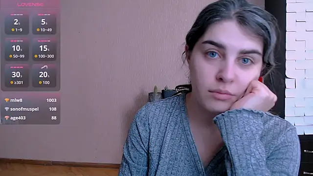 Snapshot of _Roselina_ chatting on 10-09-25, 06:25 Roselina online show from 10-09-25, 06:25