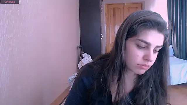 Snapshot of _Roselina_ chatting on 03-11-25, 06:08 Roselina online show from 03-11-25, 06:08