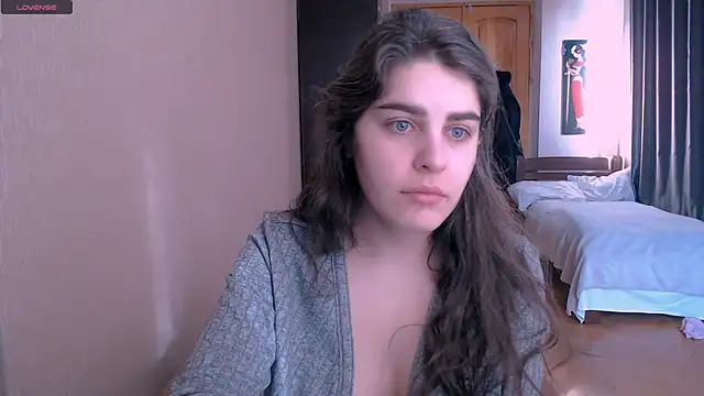 Snapshot of _Roselina_ chatting on 02-28-25, 06:21 Roselina online show from 02-28-25, 06:21