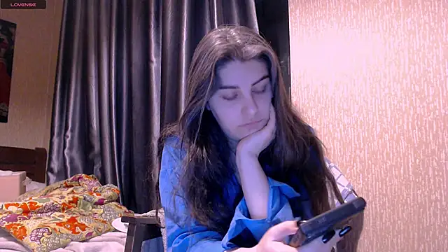 Snapshot of _Roselina_ chatting on 02-18-25, 04:36 Roselina online show from 02-18-25, 04:36