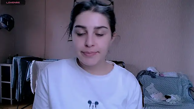 Snapshot of _Roselina_ chatting on 09-27-25, 11:38 Roselina online show from 09-27-25, 11:38
