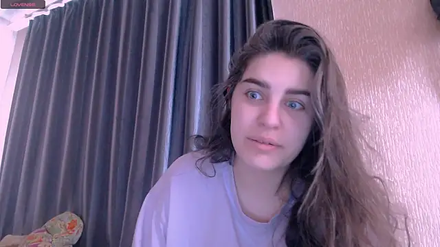 Snapshot of _Roselina_ chatting on 02-26-25, 07:02 Roselina online show from 02-26-25, 07:02