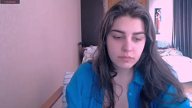 Snapshot of _Roselina_ chatting on 03-18-25, 06:39 Roselina online show from 03-18-25, 06:39