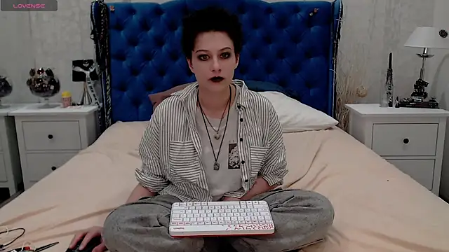 Snapshot of via_mayer_ chatting on 05-02-26, 01:33 via mayer online show from 05-02-26, 01:33