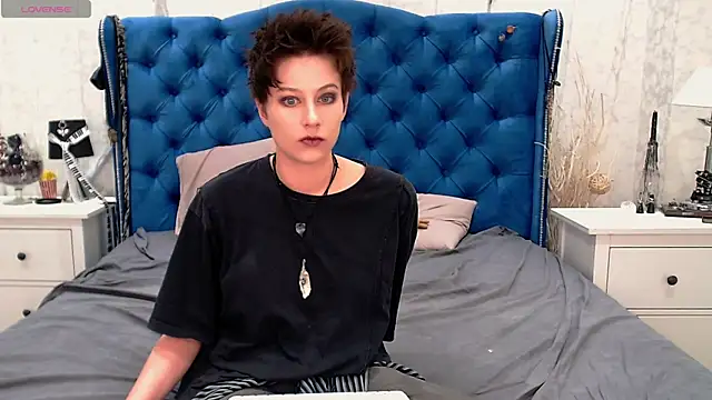 Snapshot of via_mayer_ chatting on 05-18-26, 08:30 via mayer online show from 05-18-26, 08:30