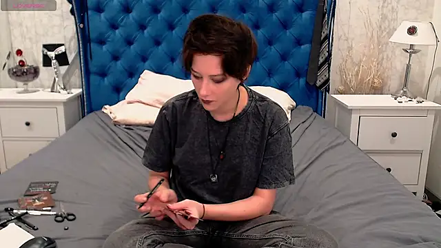 via mayer  online show from 12-19-25, 10:01