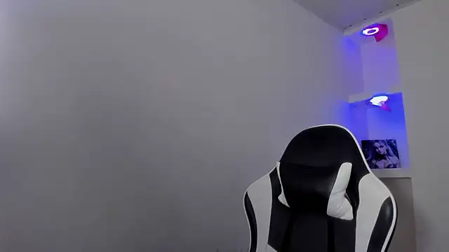 Miss sparkle00 online show from 11-30-25, 04:57