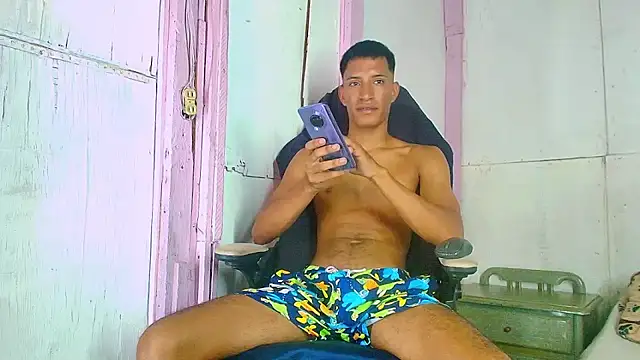 Snapshot of matteo_rivas chatting on 09-21-25, 04:01 matteo rivas online show from 09-21-25, 04:01