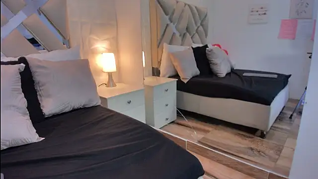 raquell moore online show from 03-21-26, 02:54