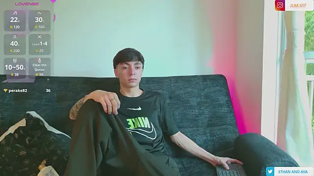 ethan and ava online show from 04-01-26, 01:41