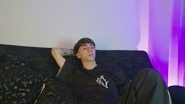 Snapshot of ethan_and_ava chatting on 02-20-26, 02:19 ethan and ava online show from 02-20-26, 02:19