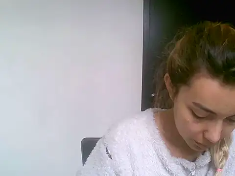 VittoriaTaylor online show from 03-24-26, 03:34